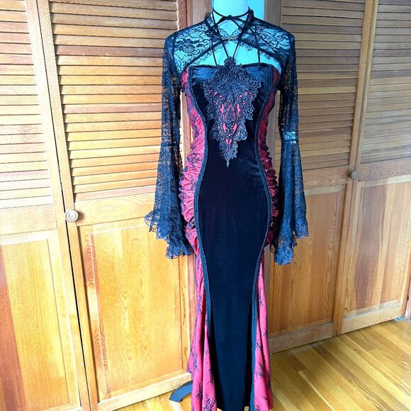 Gothic Victorian Vampire Bloody Garden of Delight Black & Red Lace Velvet Gown - Picture 13 of 15
